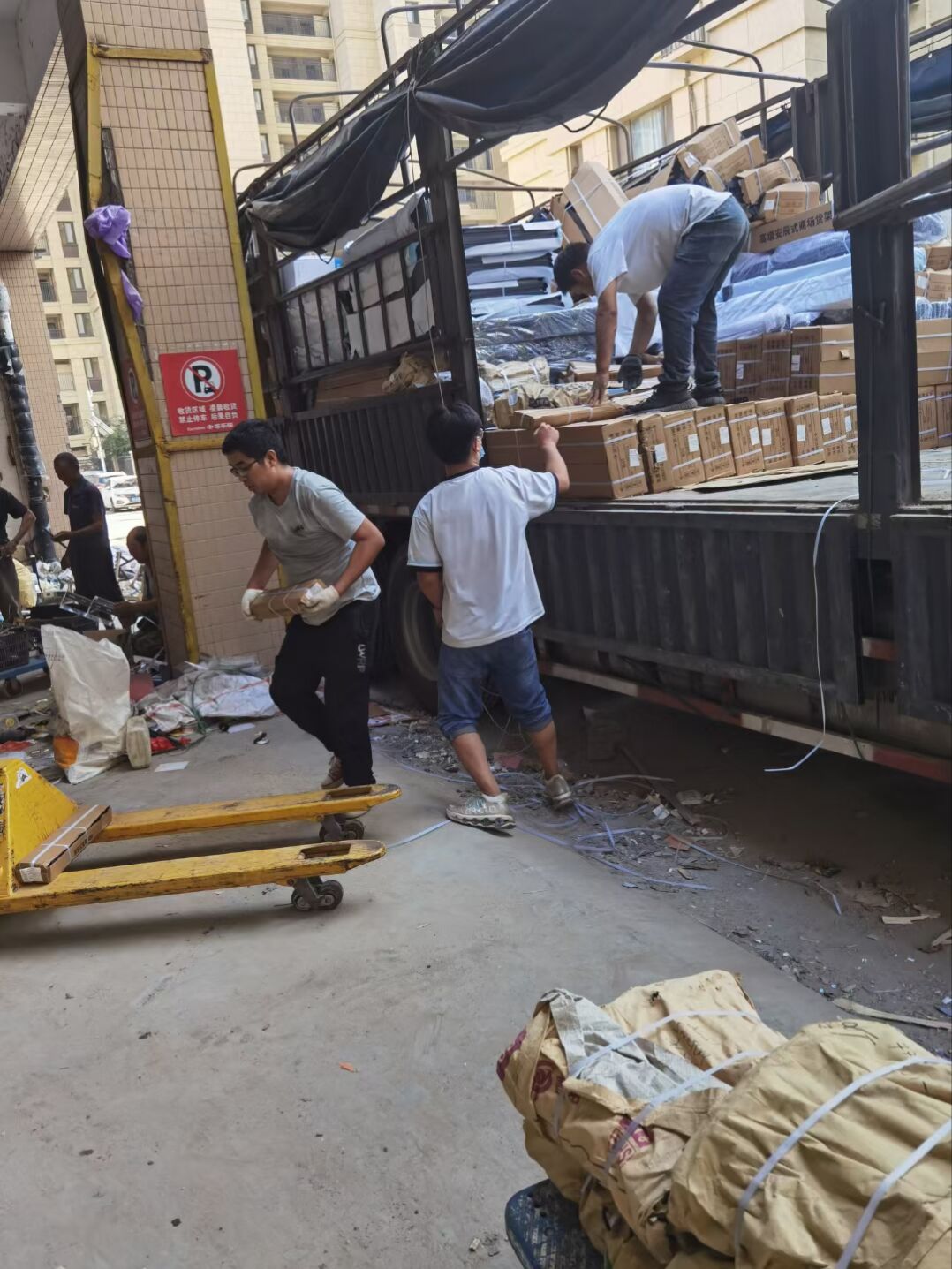 选择一家专业的搬家公司尤为重要 选择一家专业的搬家公司尤为重要